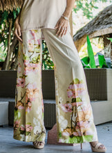 Load image into Gallery viewer, Womens Wide Leg Pant/Printed Floral
